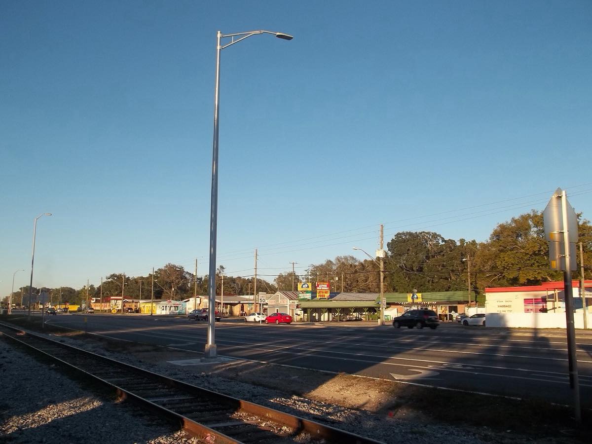 US 41 heading north through Lutz beside the CSX rail line