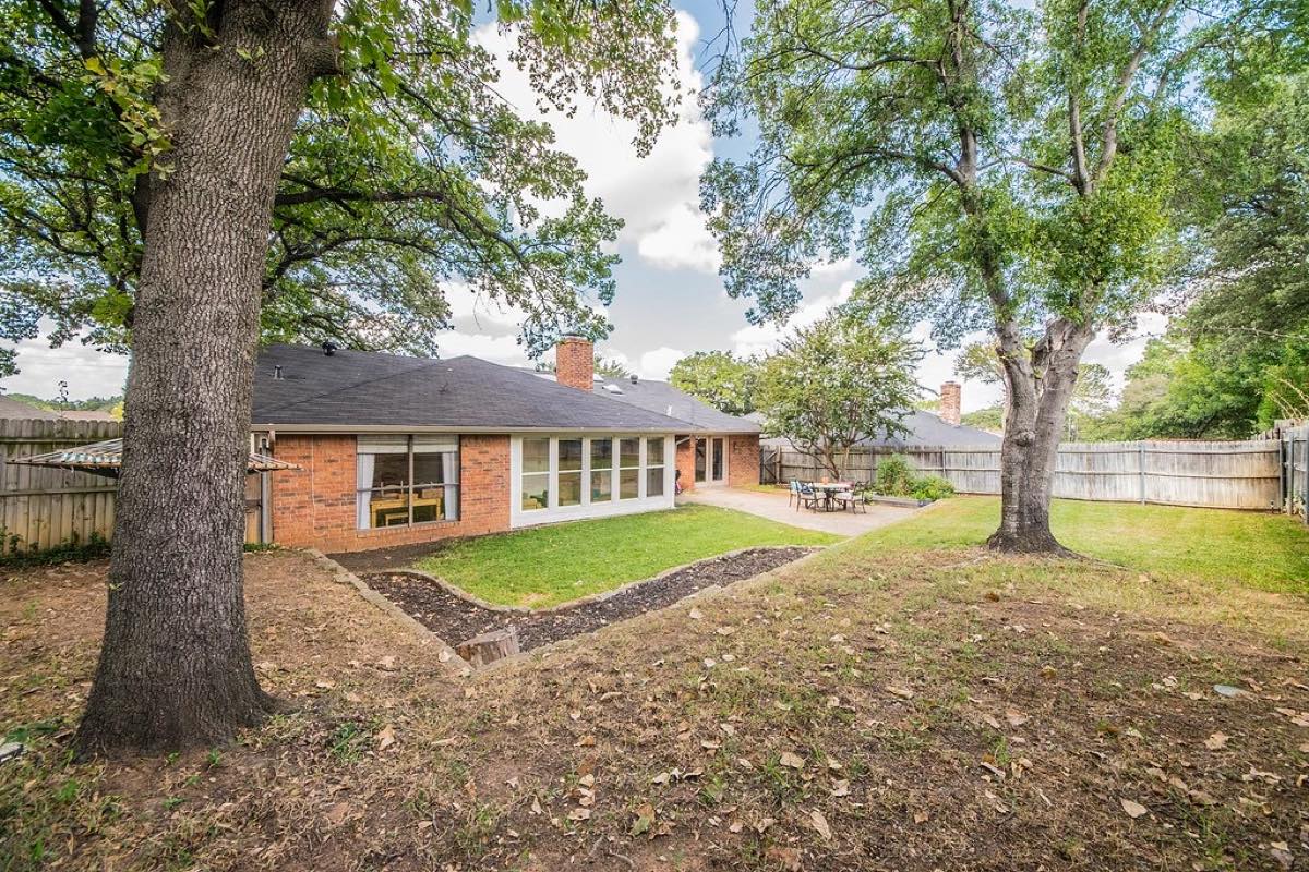 Brick ranch home with mature live oaks in the backyard on Murphy Drive, Bedford, TX 76021